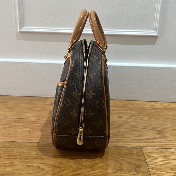 Louis Vuitton Monogram Bag - Picture 2 of 16